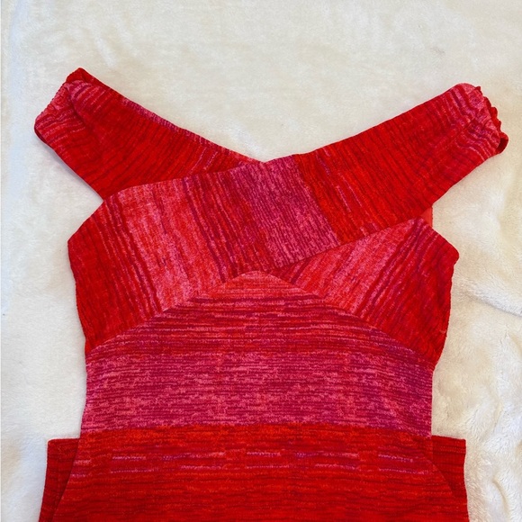 Guess Vibrant Red & Pink Off Shoulder Dress M Double Lined Party Dress - Picture 4 of 6